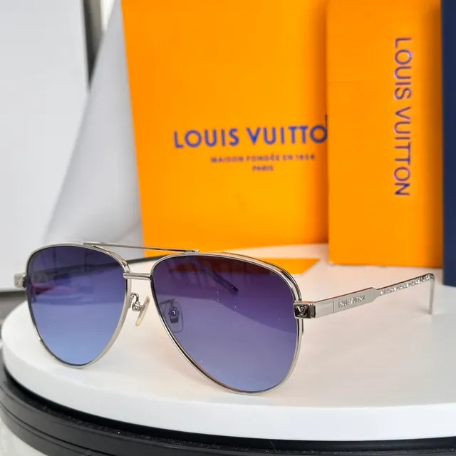 Gold Tone Aviator-Style Green Lens Sunglasses 5