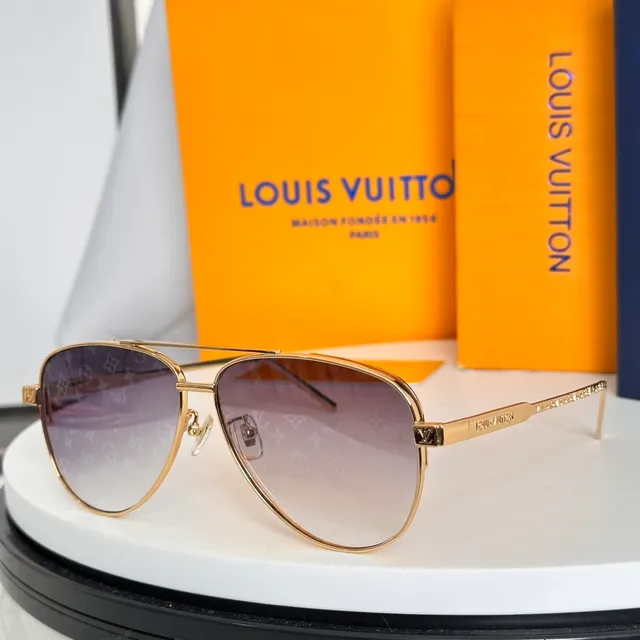 Gold Tone Aviator-Style Green Lens Sunglasses 6