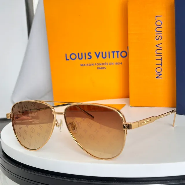 Gold Tone Aviator-Style Green Lens Sunglasses 7