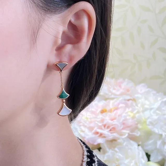 Boucles d'oreilles pendantes dorées en forma d'éventail en couches de nacre et malachite 9