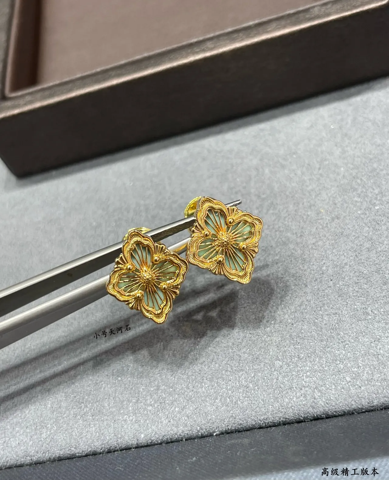 Gold-Tone Flower Quatrefoil Green Inlay Stud Earrings 7