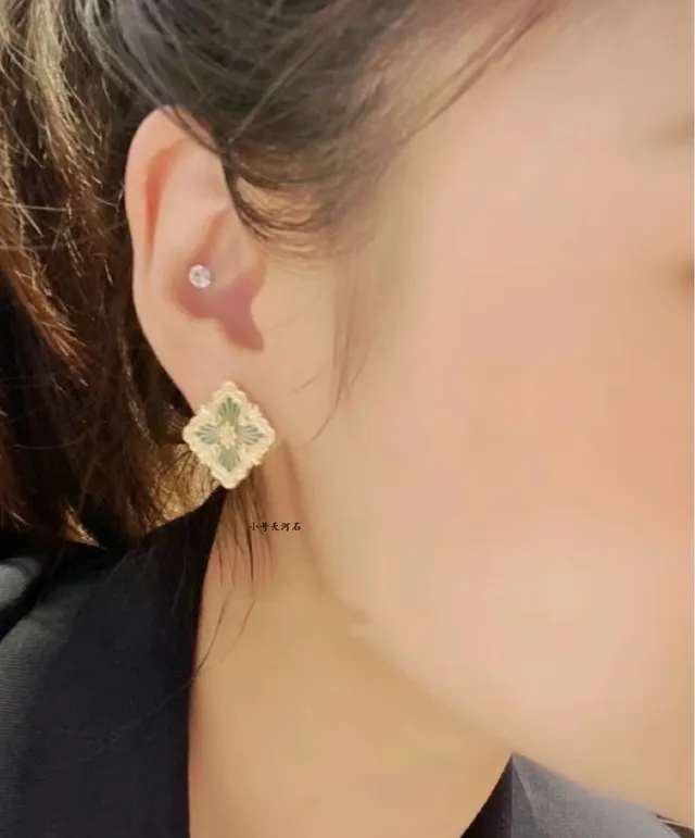 Gold-Tone Flower Quatrefoil Green Inlay Stud Earrings 9