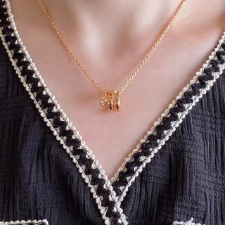 Collier pendentif multi-éléments en ton doré