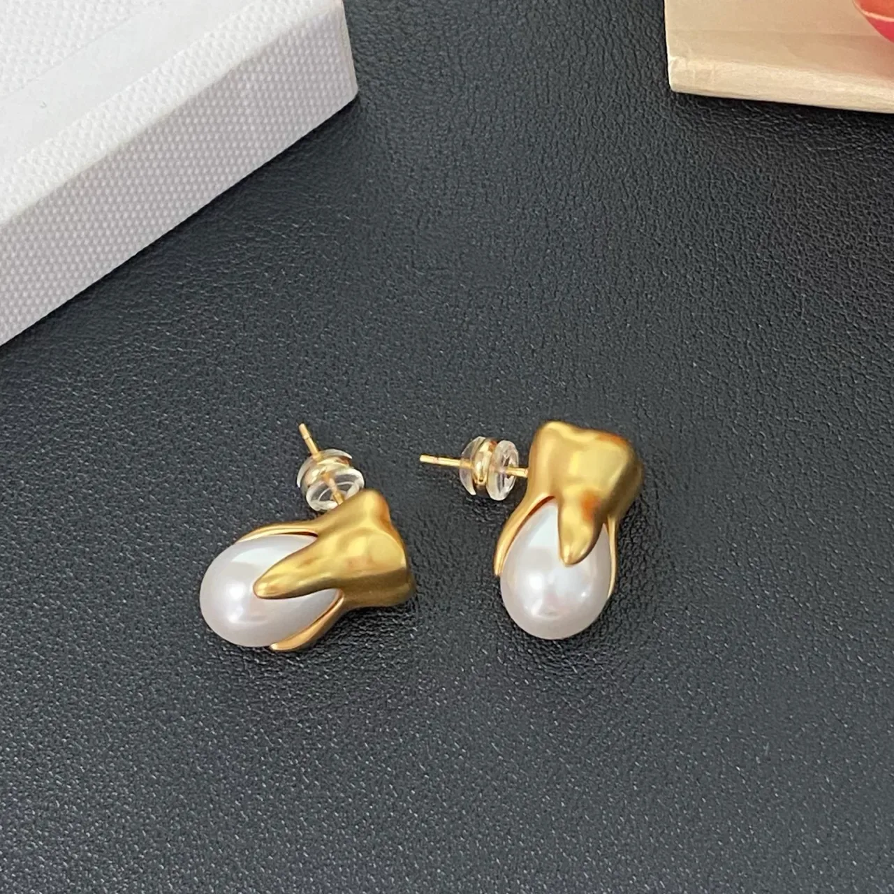 Gold-Tone Organic Sculptural Teardrop Pearl Stud Earrings 5