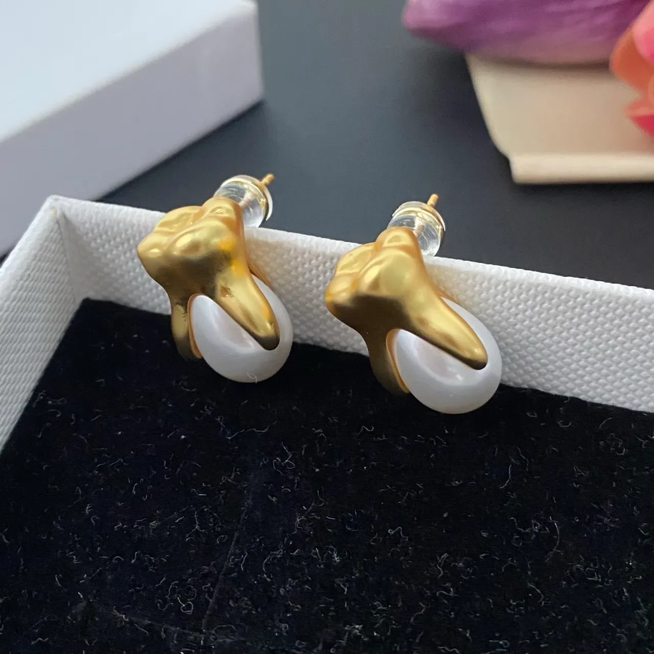 Gold-Tone Organic Sculptural Teardrop Pearl Stud Earrings 6