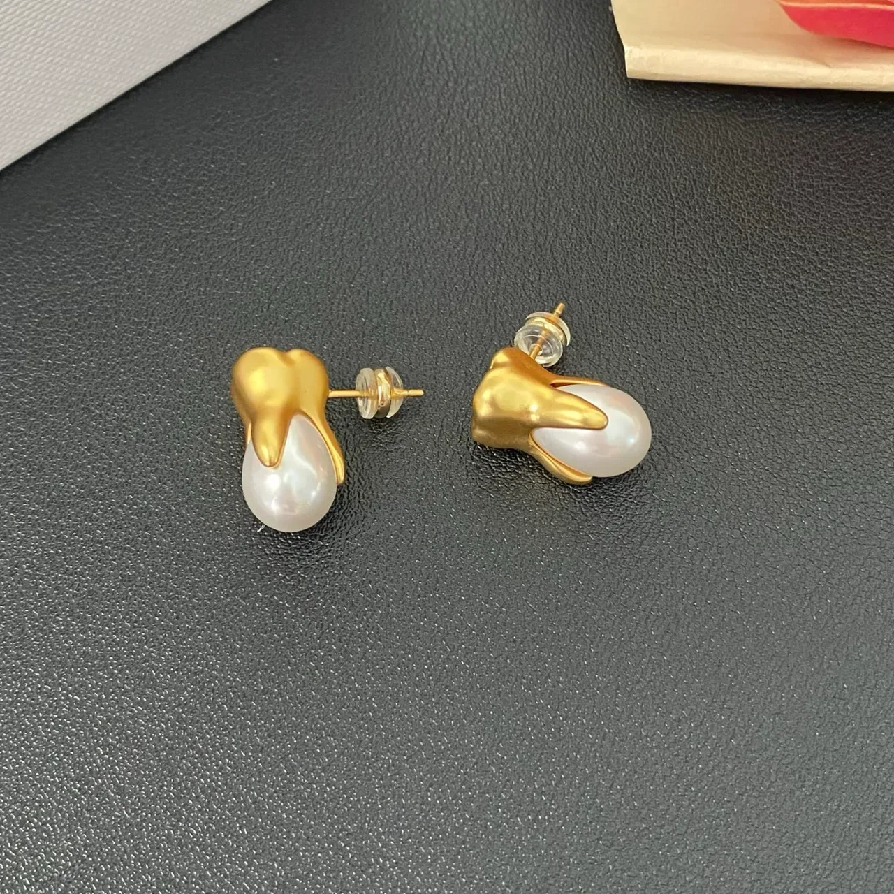 Gold-Tone Organic Sculptural Teardrop Pearl Stud Earrings 7