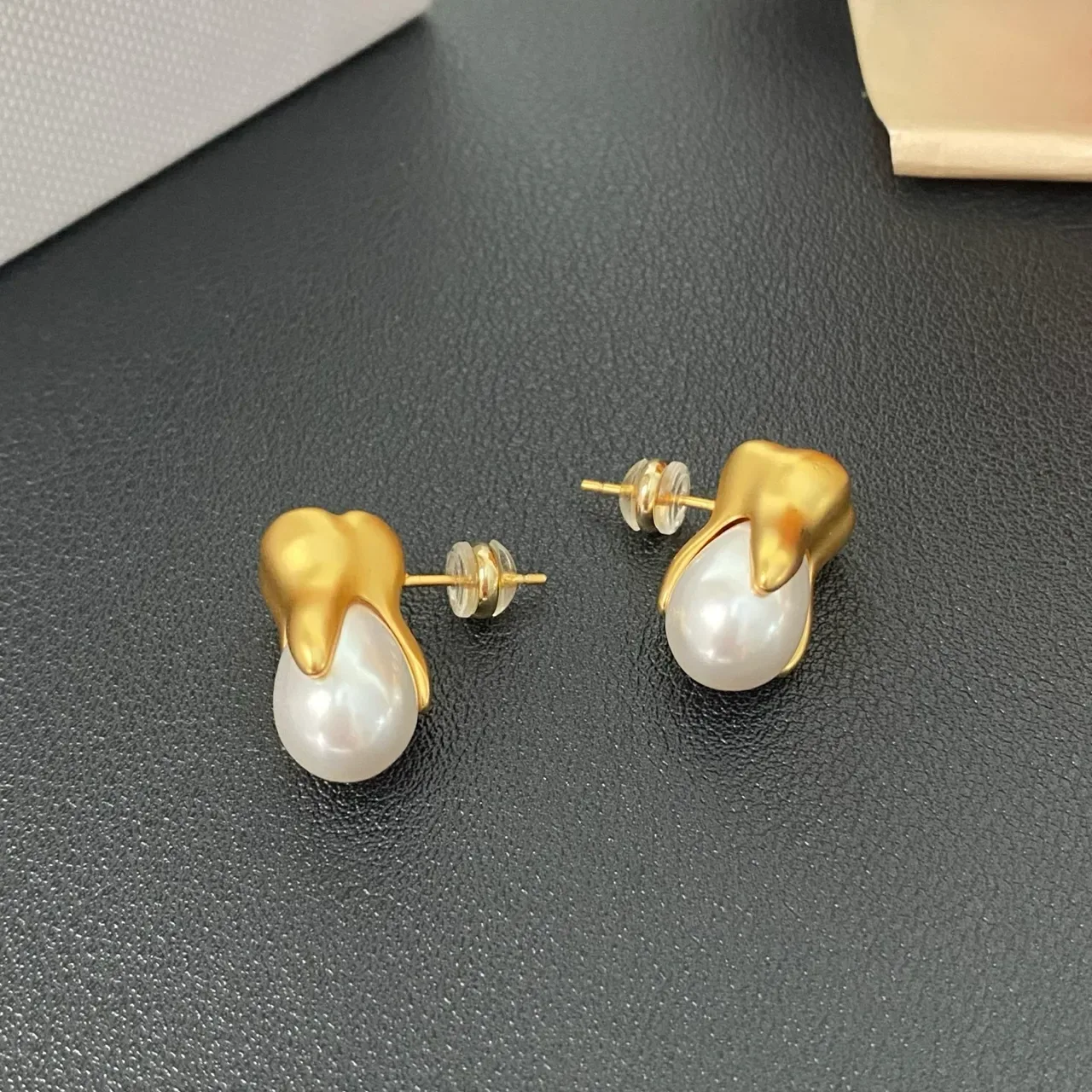 Gold-Tone Organic Sculptural Teardrop Pearl Stud Earrings 8