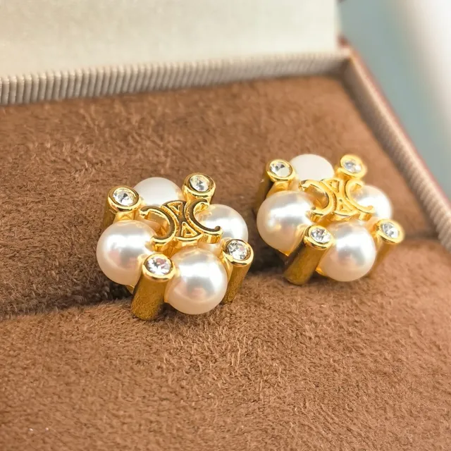 Gold-Tone Pearl and Crystal Floral Cluster Stud Earrings 3