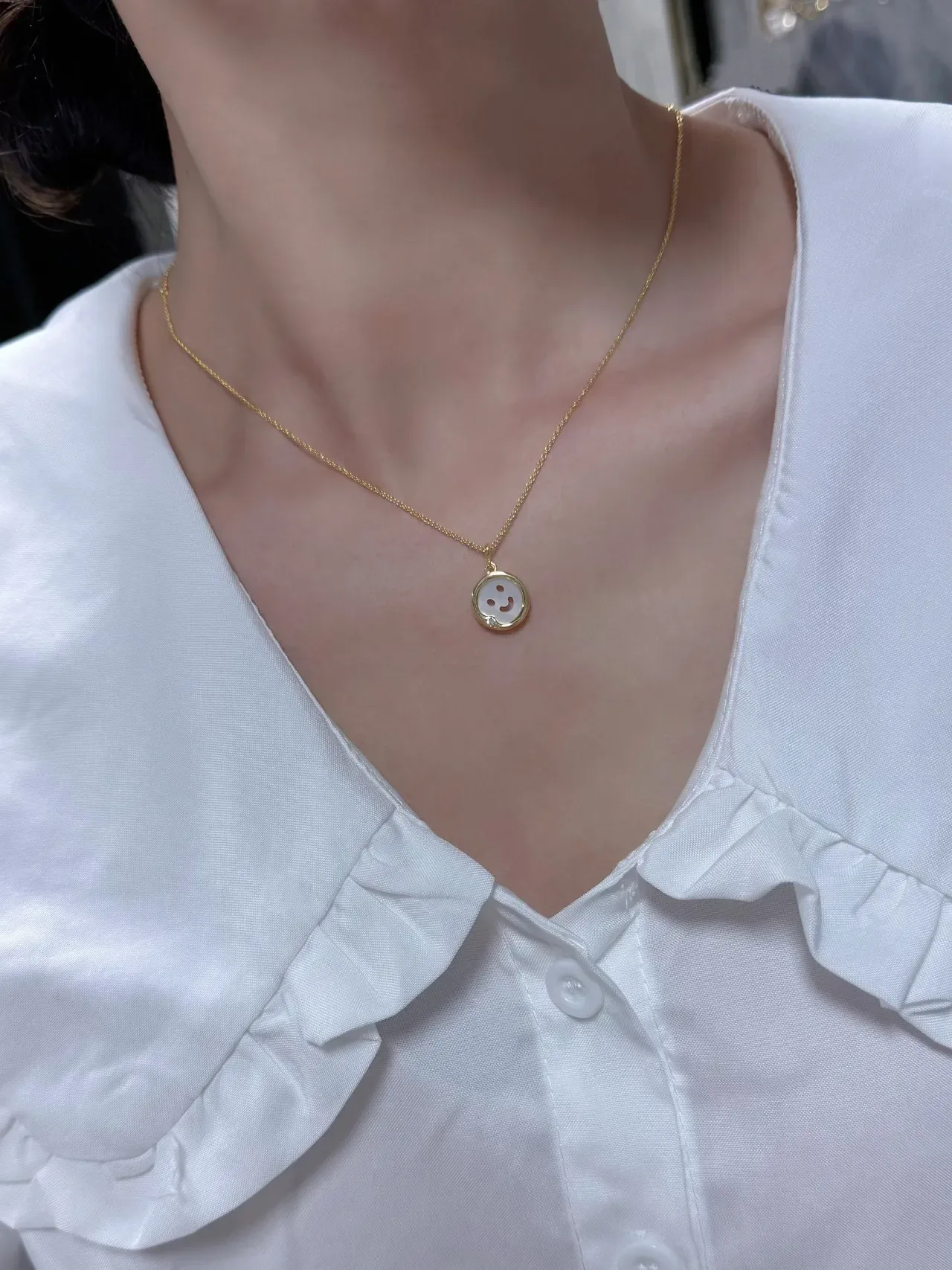 Gold White Chain Circular Mother-of-Pearl Pendant Necklace 3