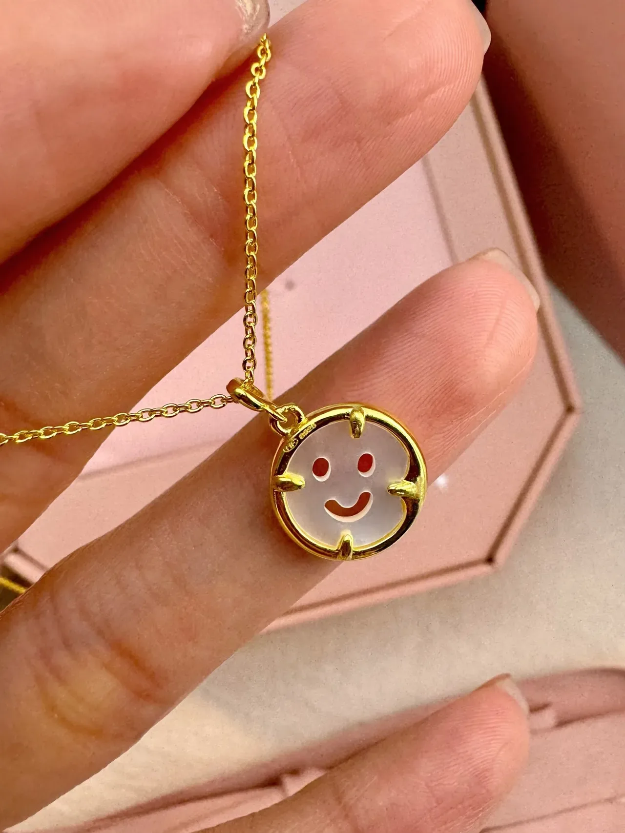 Gold White Chain Circular Mother-of-Pearl Pendant Necklace 5