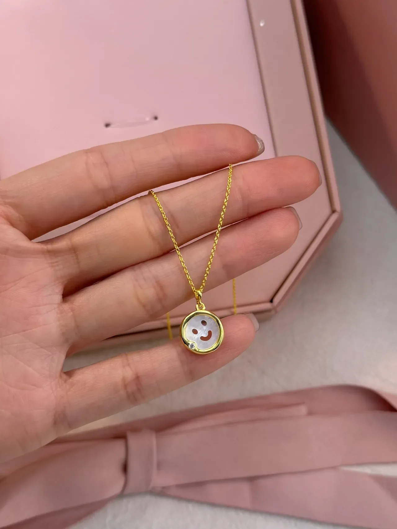 Gold White Chain Circular Mother-of-Pearl Pendant Necklace 7