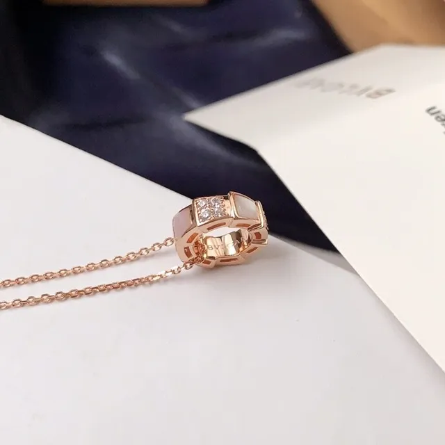 Gold White Chain Ring-Shaped Pendant Necklace 4