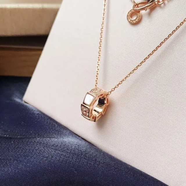 Gold White Chain Ring-Shaped Pendant Necklace 5