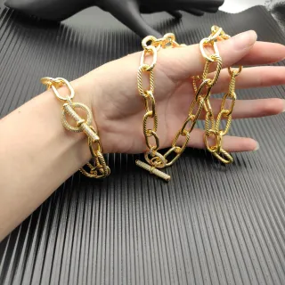 Collier chaîne à maillons de corde dorée blanche avec fermoir à bascule pavé