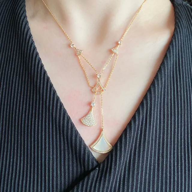 Gold White Y-Drop Fan-Shaped Pendants Necklace 5