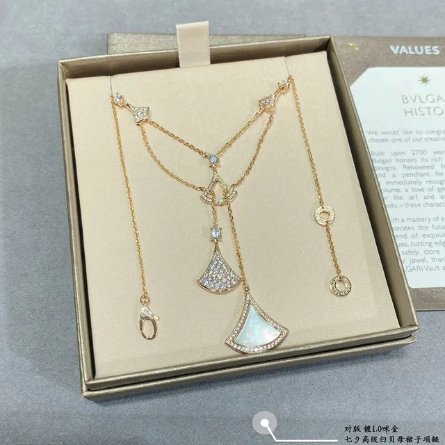 Gold White Y-Drop Fan-Shaped Pendants Necklace 4