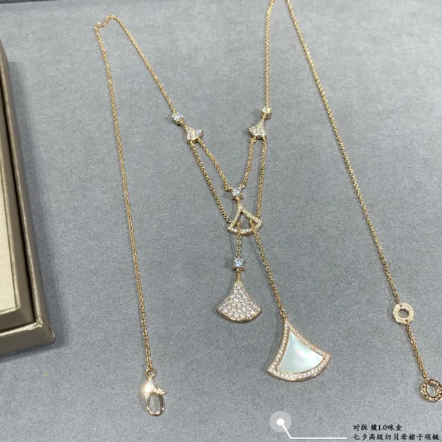 Gold White Y-Drop Fan-Shaped Pendants Necklace 7