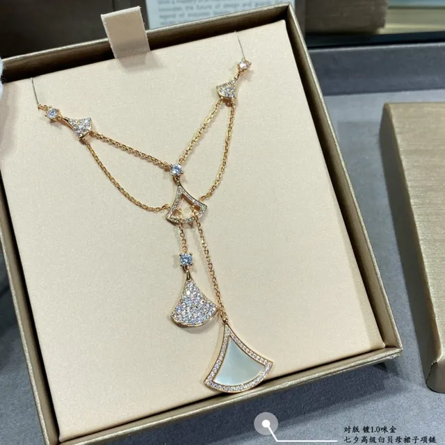 Gold White Y-Drop Fan-Shaped Pendants Necklace 8
