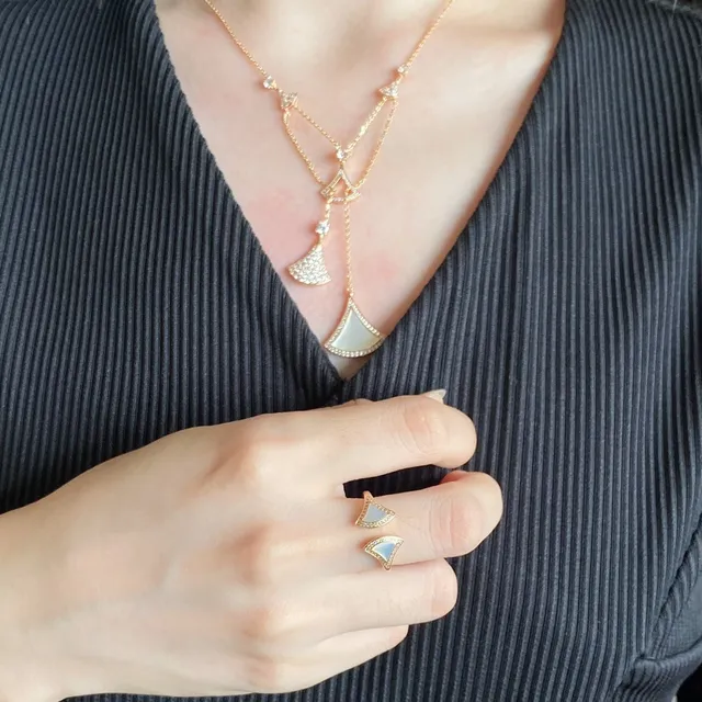 Gold White Y-Drop Fan-Shaped Pendants Necklace 9