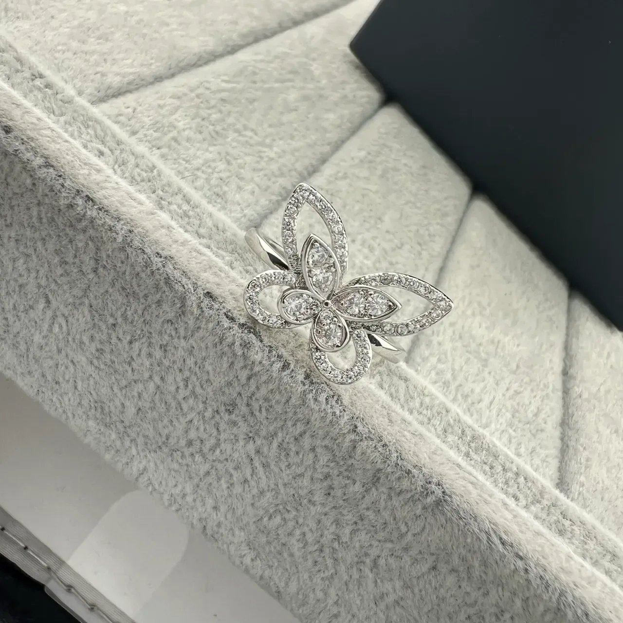 Graff Butterfly Pavé Diamond Open-Shank Rings 2