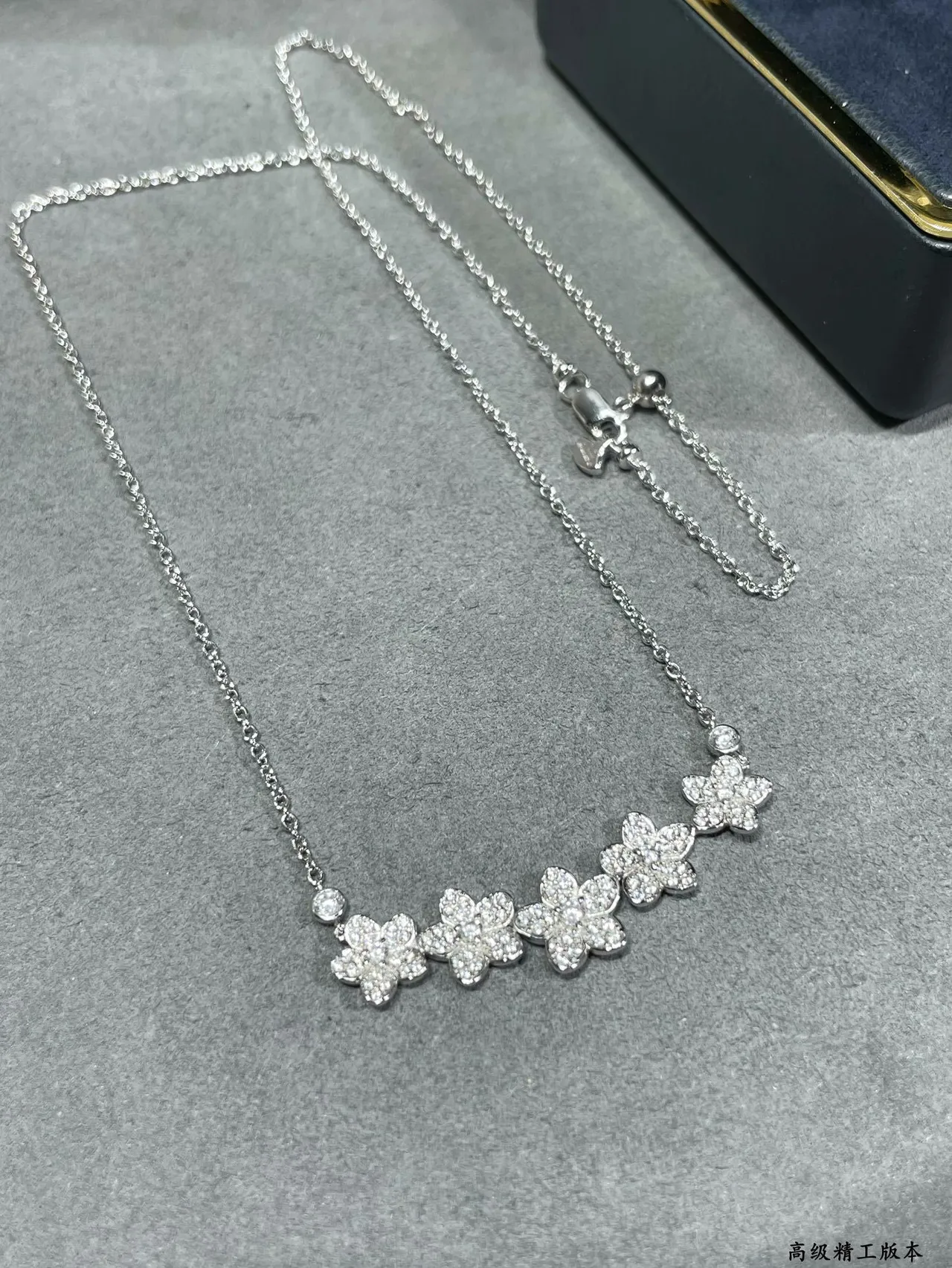 Graff Flowers Five-Petal Pavé Diamond Bracelet 4