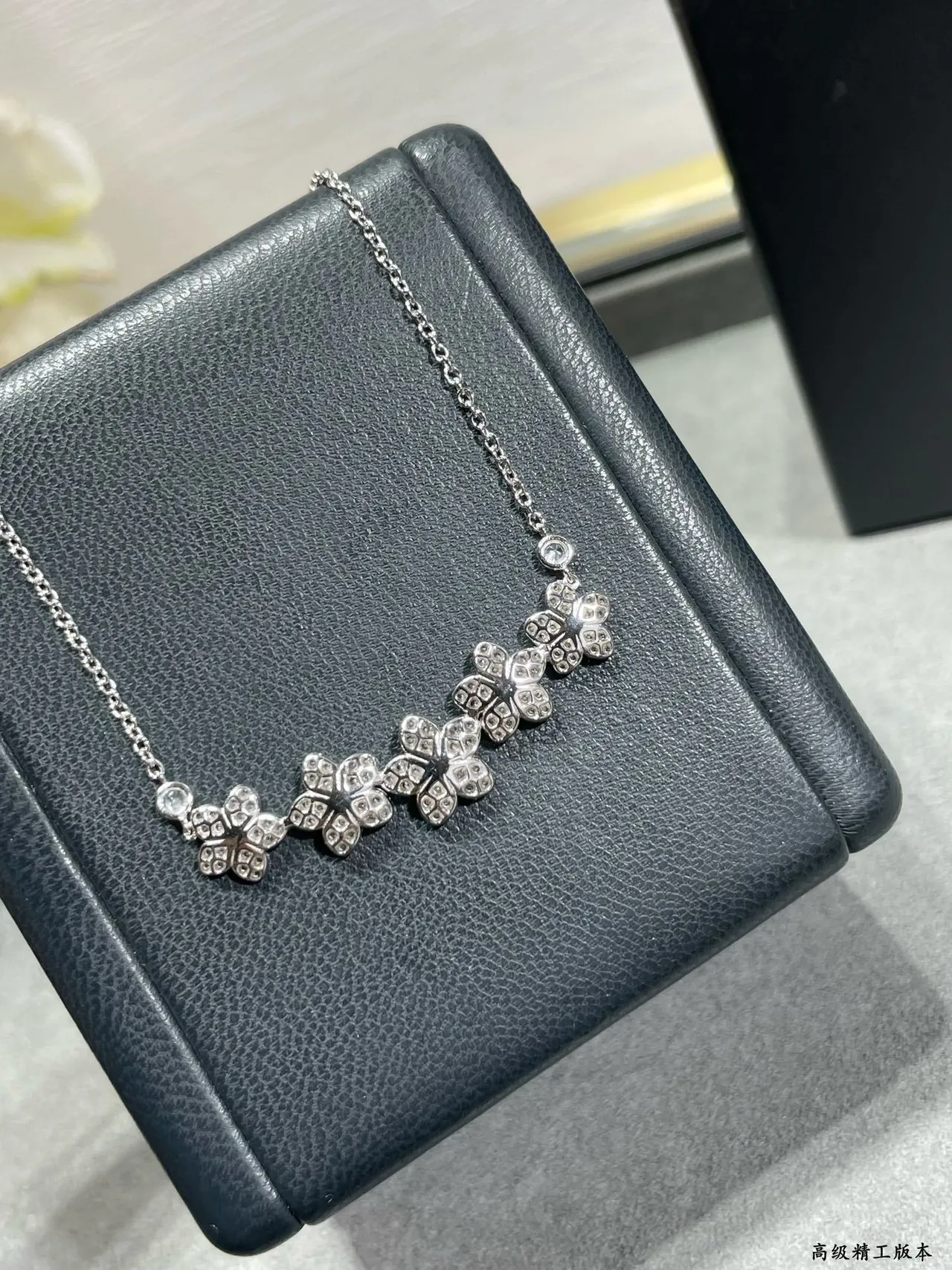 Graff Flowers Five-Petal Pavé Diamond Bracelet 5