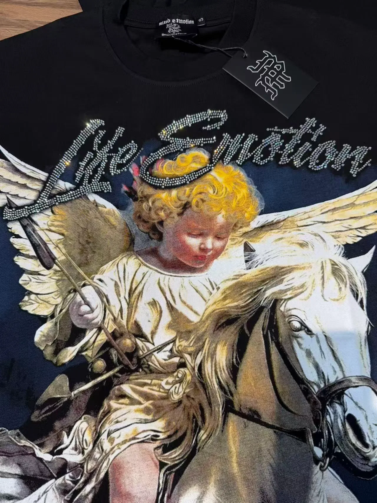 Graphic Print Angel on Horse Motif T-Shirt 3