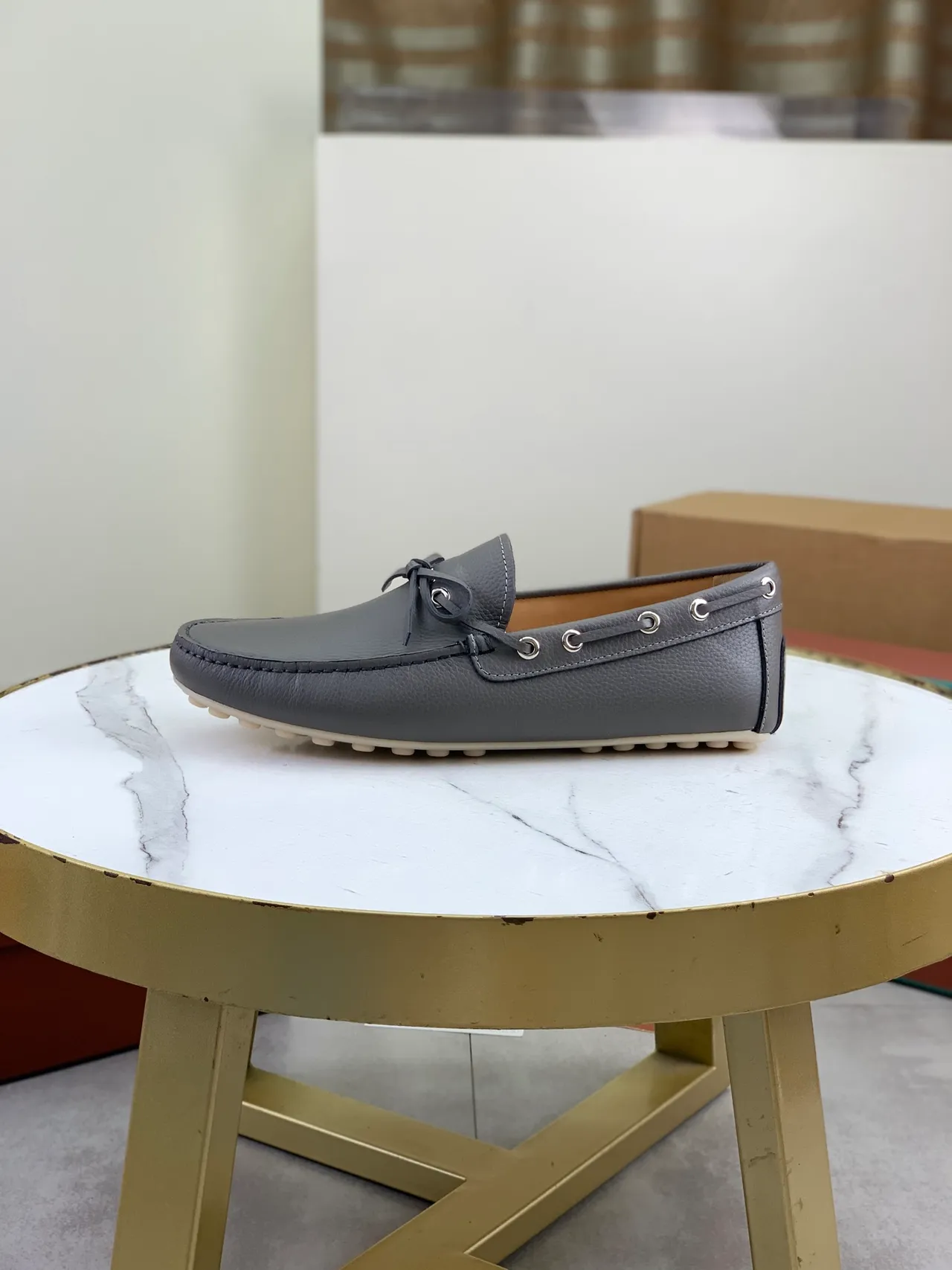 Gray Beige Pebbled Leather Moc-Toe Stitching Loafer 5