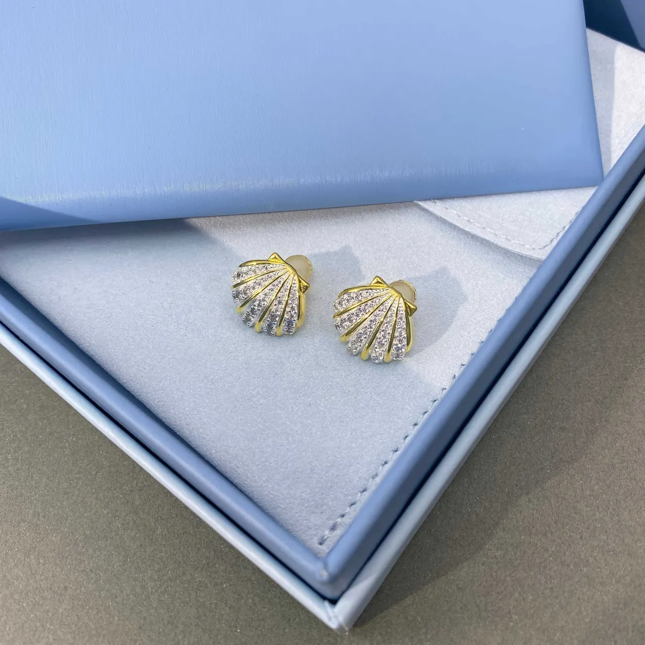 HEFANG Shell-Shaped Pavé Crystal Gold-Tone Stud Earrings 4