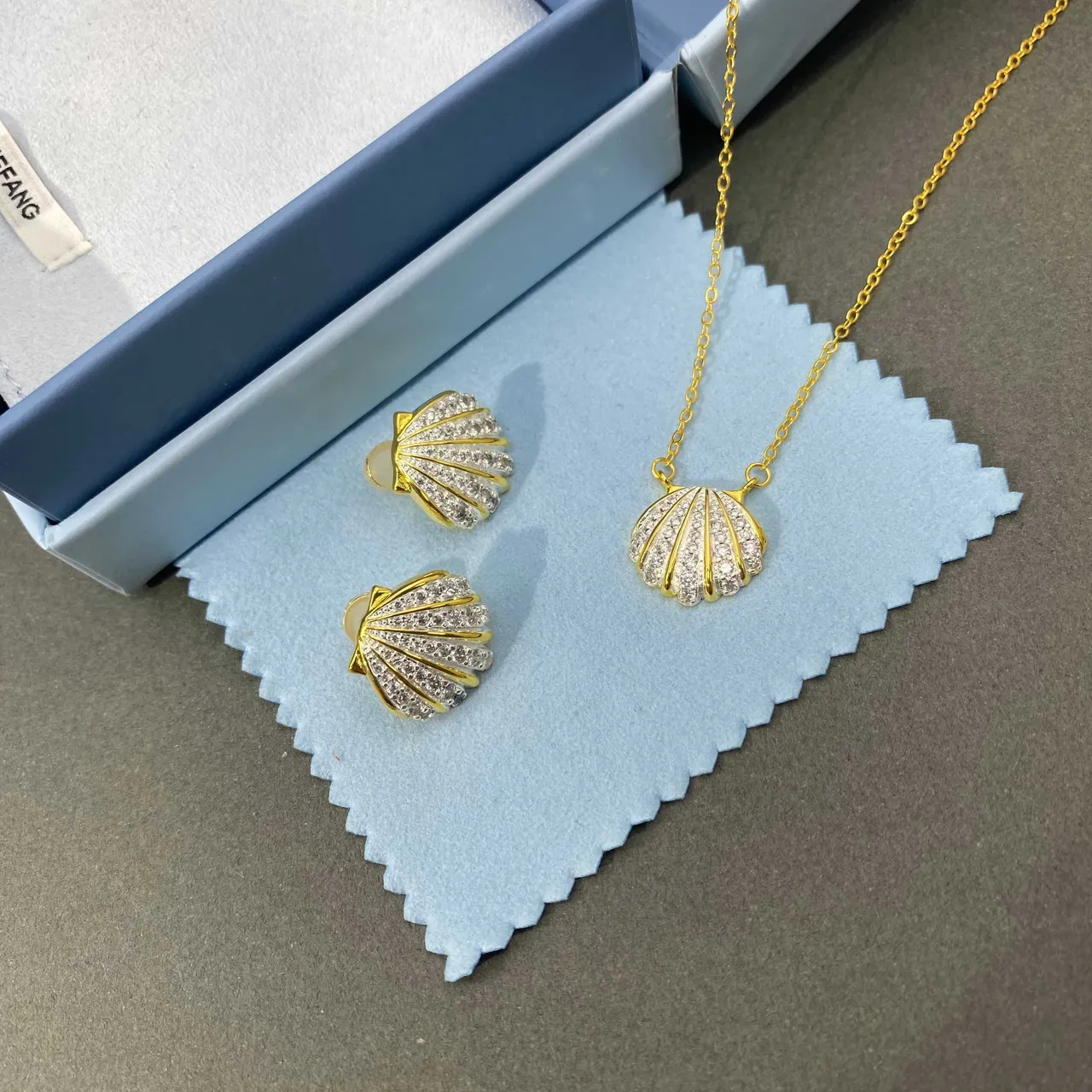 HEFANG Shell-Shaped Pavé Crystal Gold-Tone Stud Earrings 5