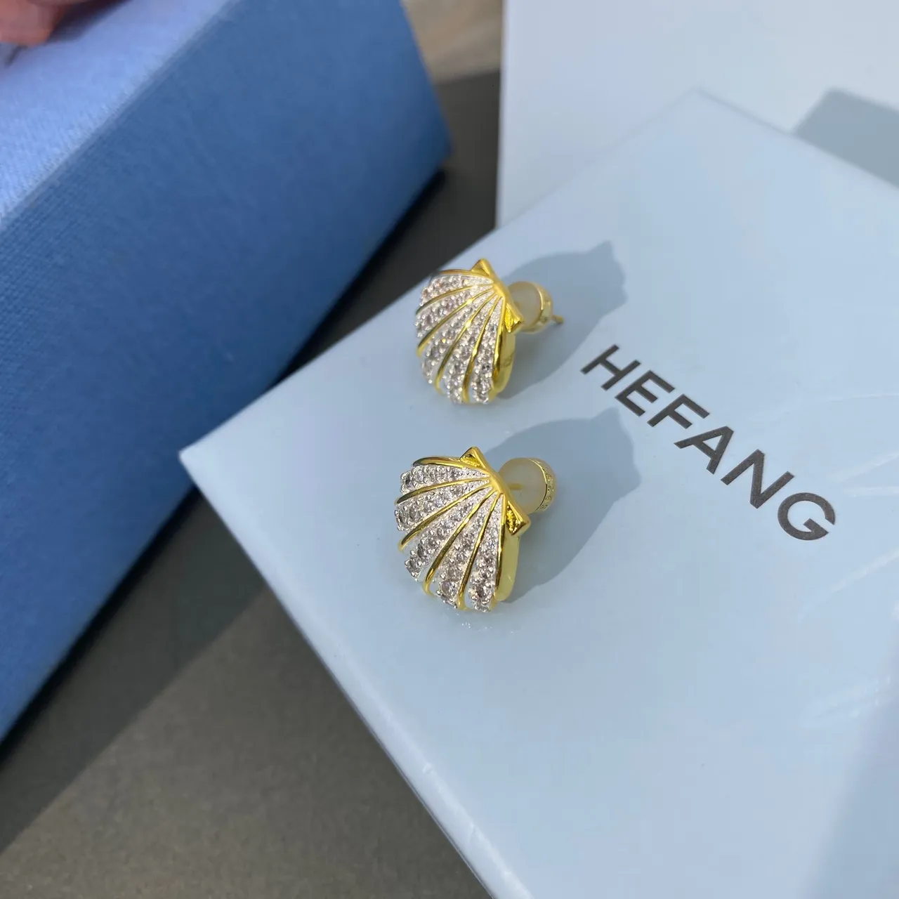 HEFANG Shell-Shaped Pavé Crystal Gold-Tone Stud Earrings 7