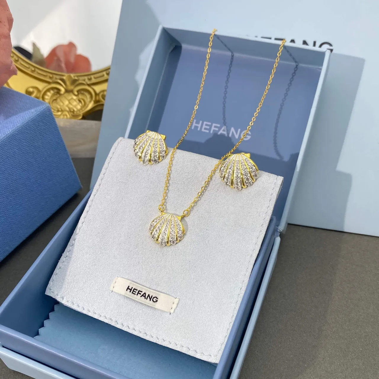 HEFANG Shell-Shaped Pavé Crystal Gold-Tone Stud Earrings 8