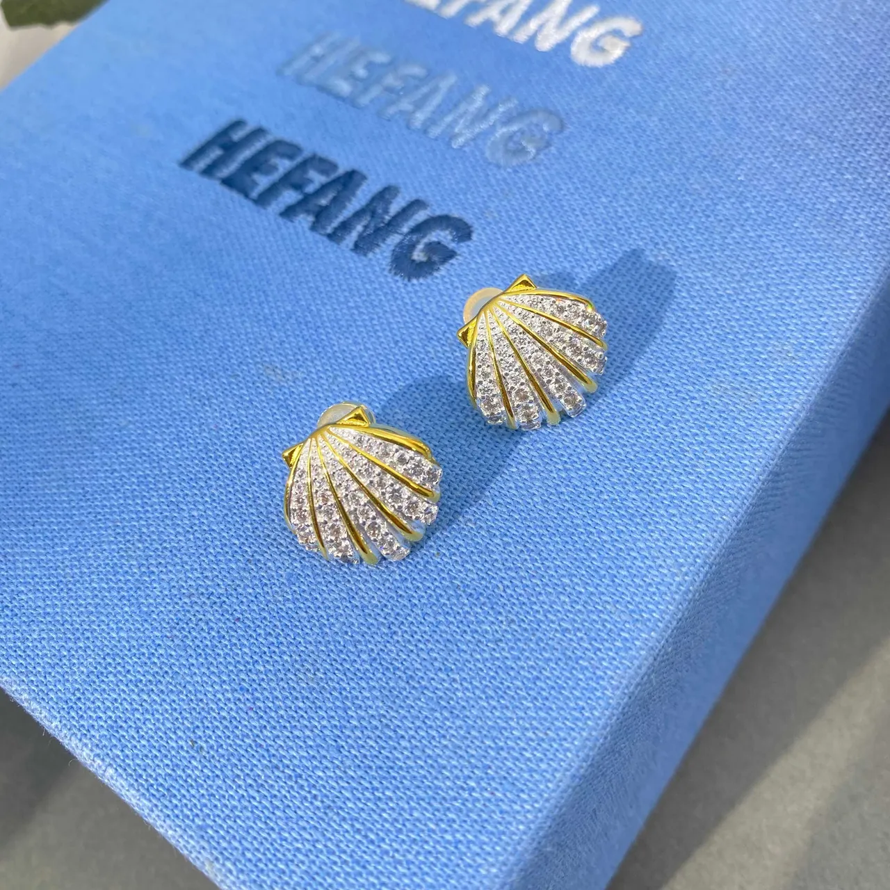 HEFANG Shell-Shaped Pavé Crystal Gold-Tone Stud Earrings 9