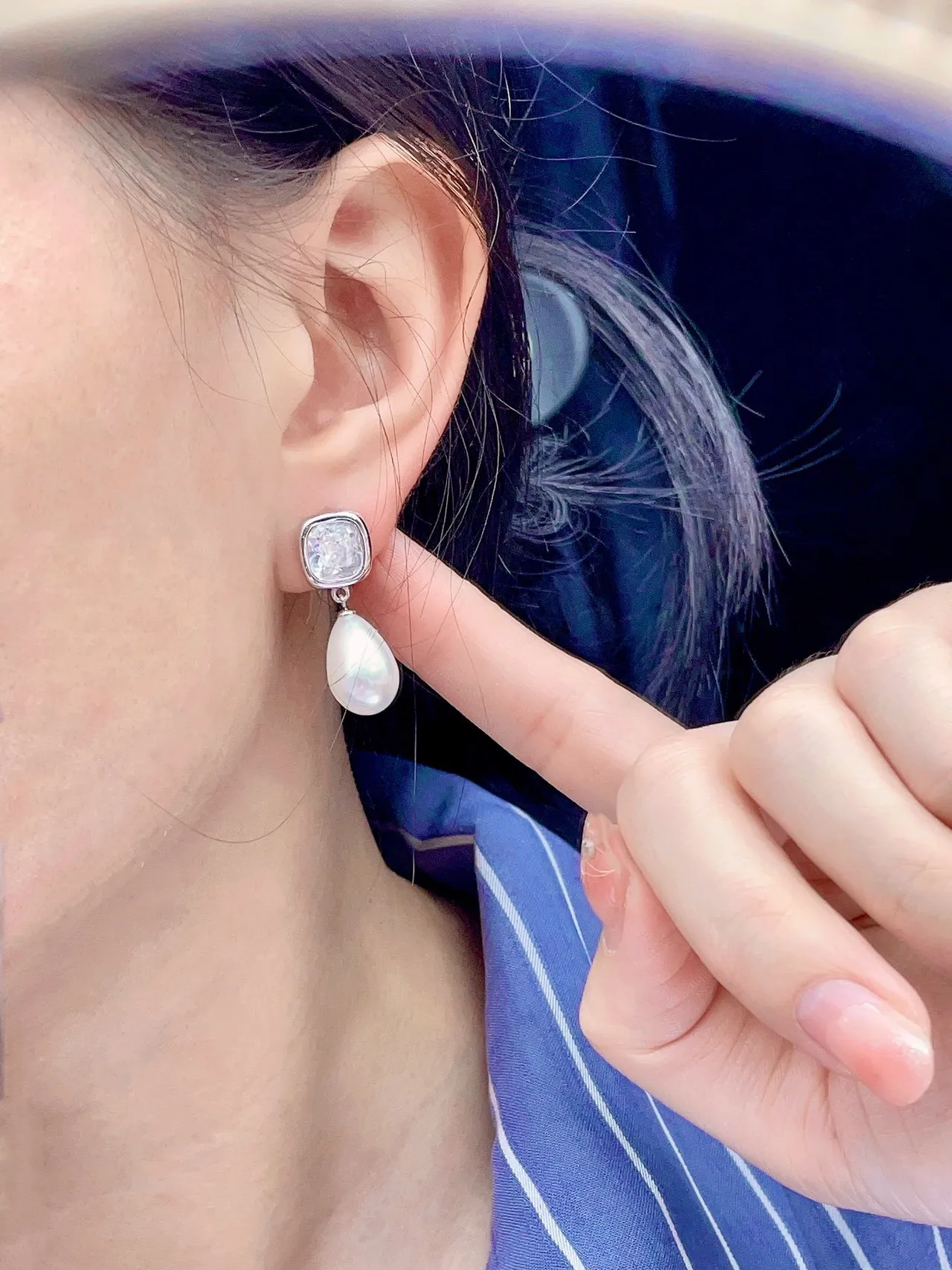 HEFANG Square Crystal and Teardrop Pearl Drop Earrings 3