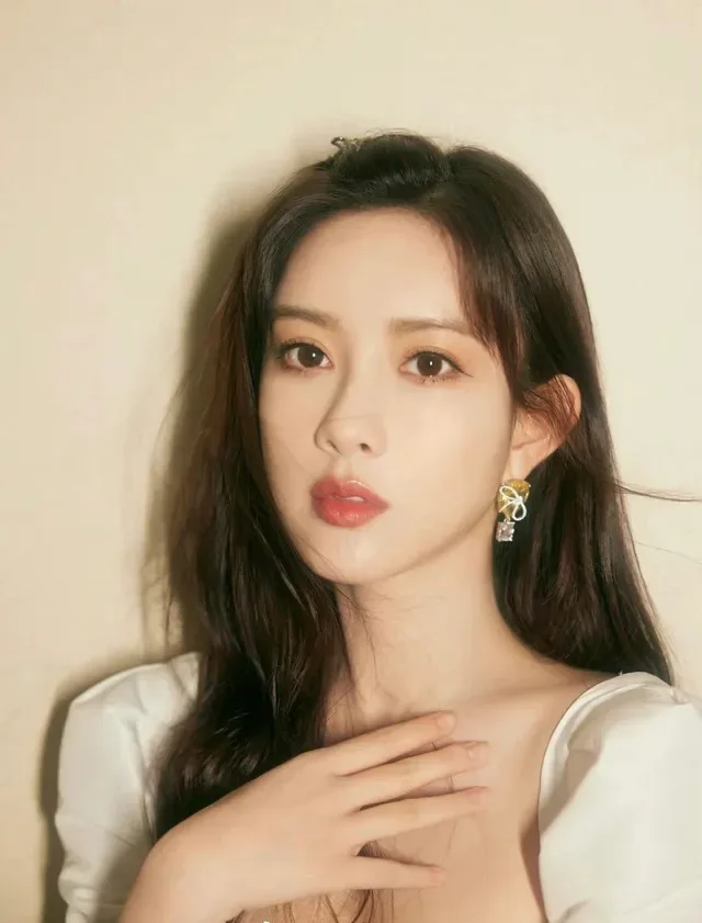 HEFANG Yellow Gemstone Bow Motif Drop Earrings 3