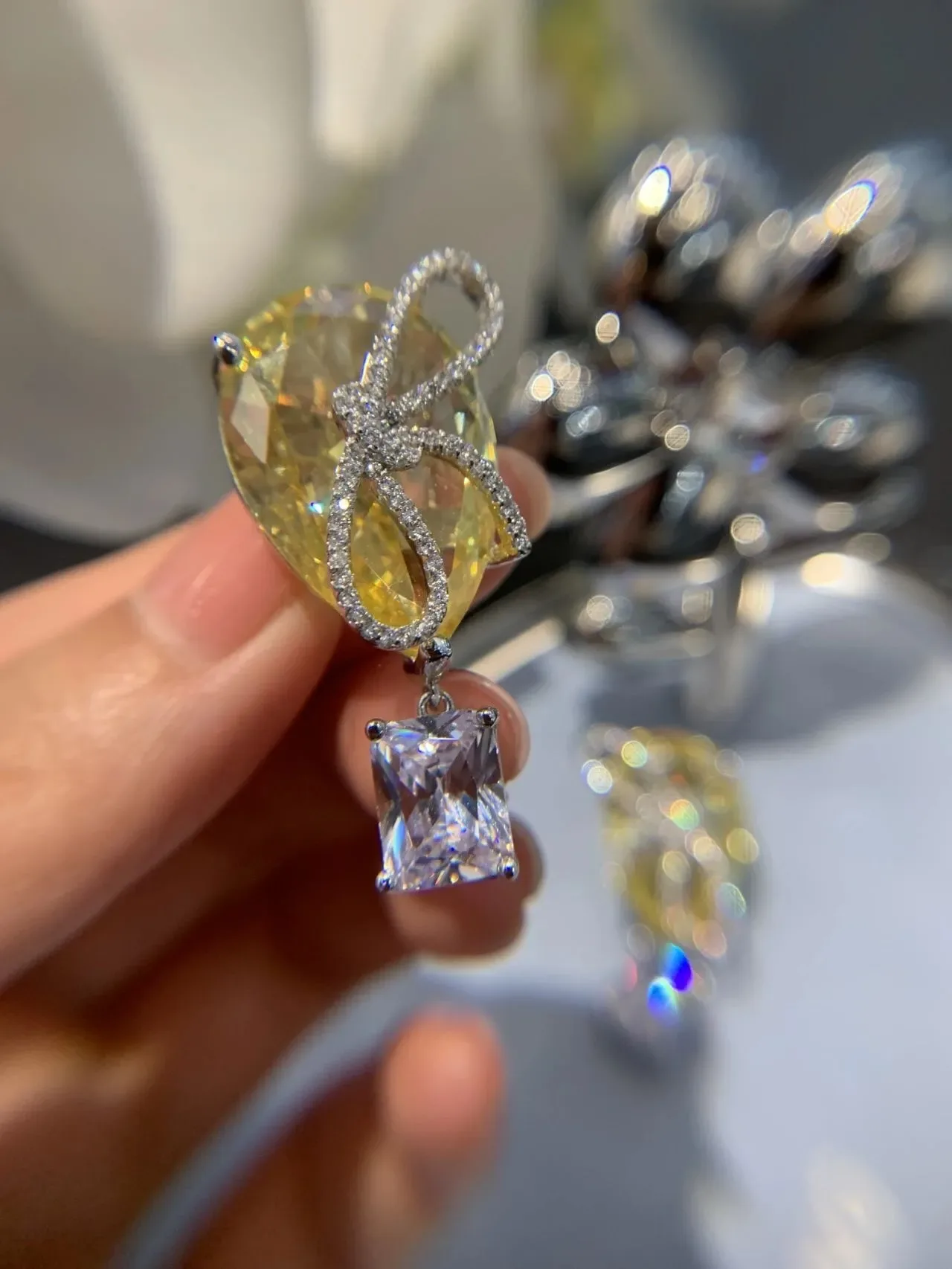 HEFANG Yellow Gemstone Bow Motif Drop Earrings 9