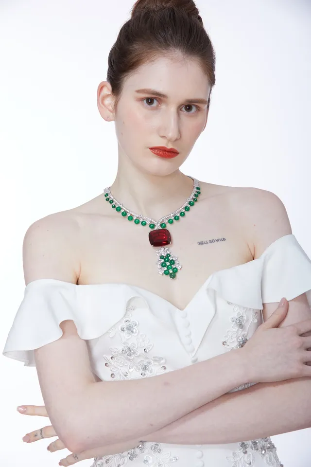 High-Jewelry Green Jade and Red Gemstone Pavé Necklace 2