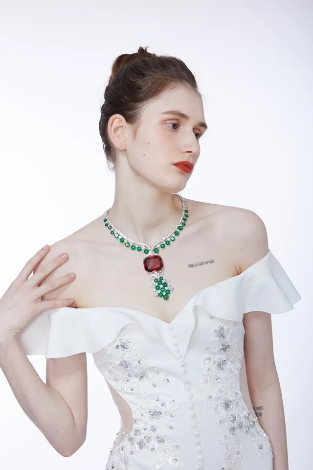 High-Jewelry Green Jade and Red Gemstone Pavé Necklace 3