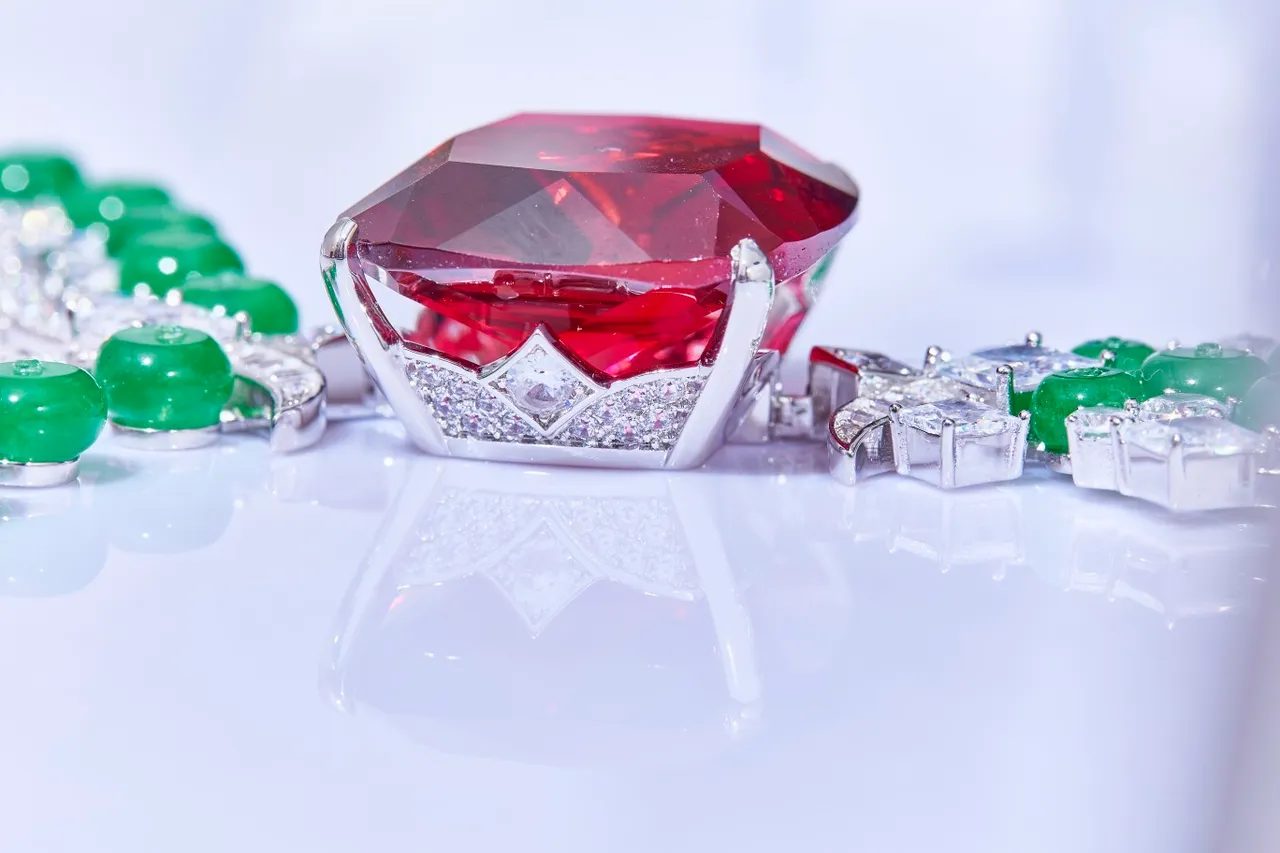 High-Jewelry Green Jade and Red Gemstone Pavé Necklace 4