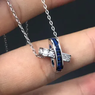 Colar com pingente de safira e diamante com dupla banda interlocking