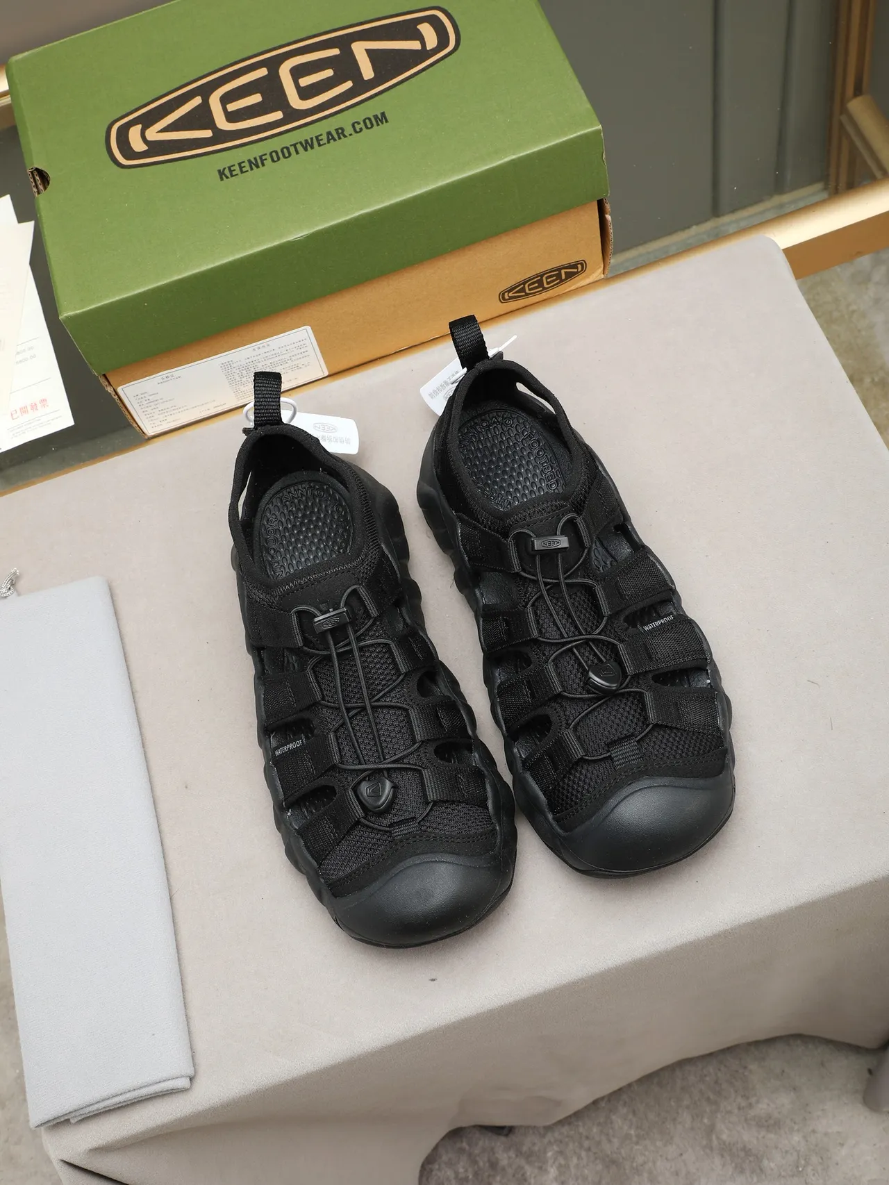 KEEN Black Fully Multi-Strap Casual Sandals 2