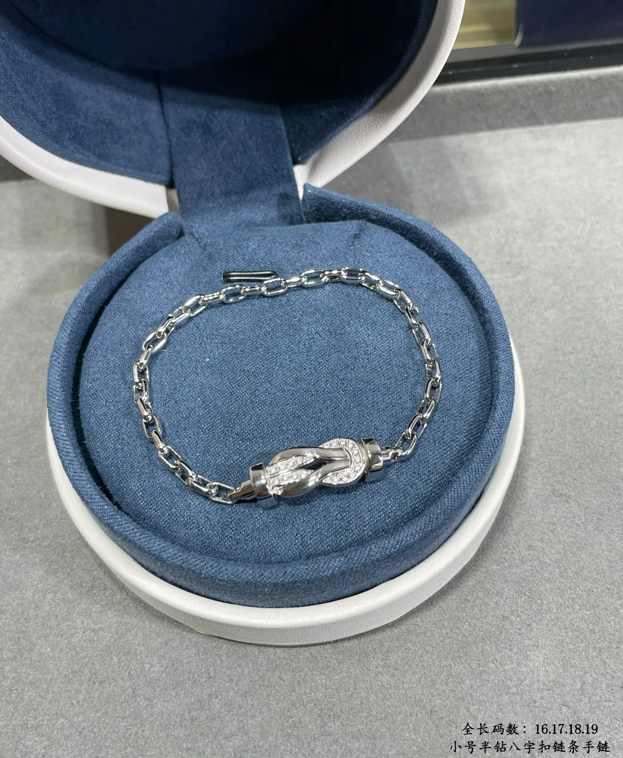 Knot Clasp Bracelet Silver Metal Pavé-Set Clear Stones Bracelet 6