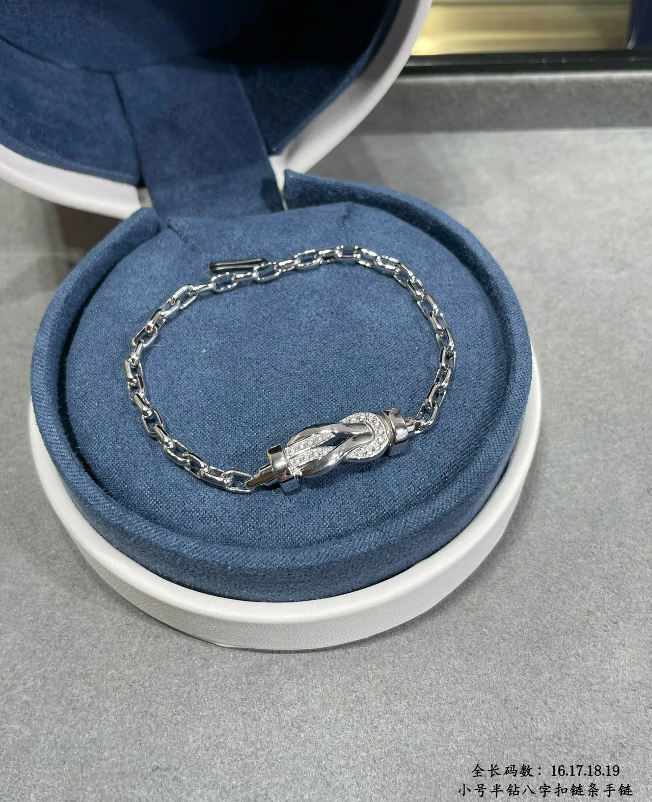 Knot Clasp Bracelet Silver Metal Pavé-Set Clear Stones Bracelet 7