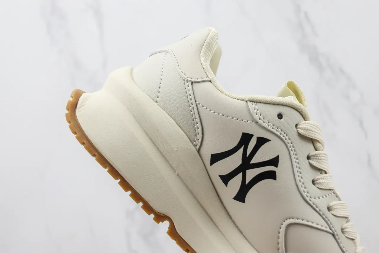 MLB New York Yankees Logo Lifestyle Sneaker 5