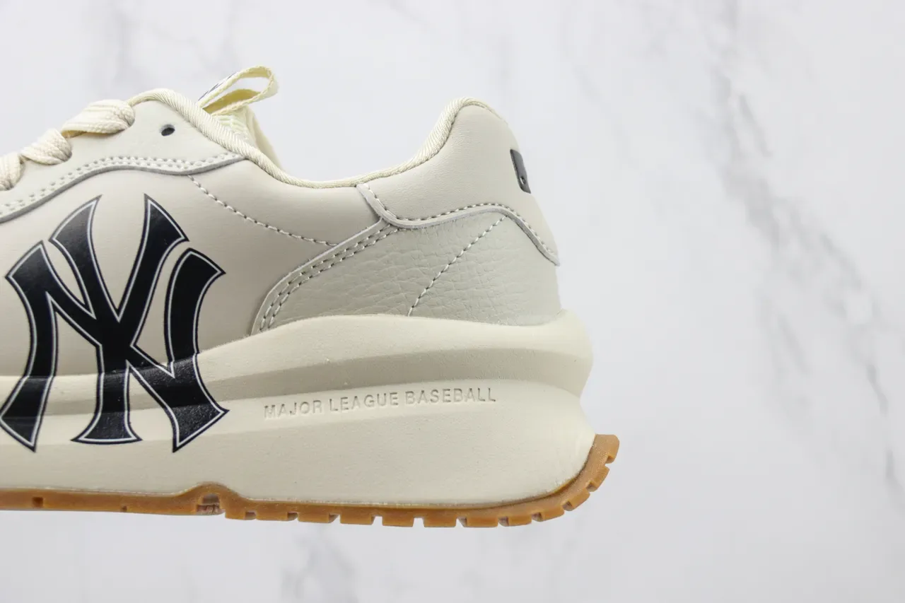 MLB New York Yankees Logo Lifestyle Sneaker 7