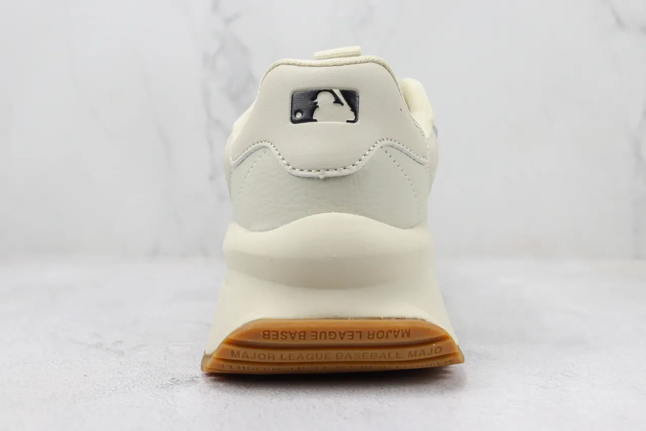 MLB New York Yankees Logo Lifestyle Sneaker 9