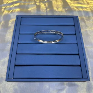 Brazalete Monaco Pavé-Set Piedra Azul con Bisagra