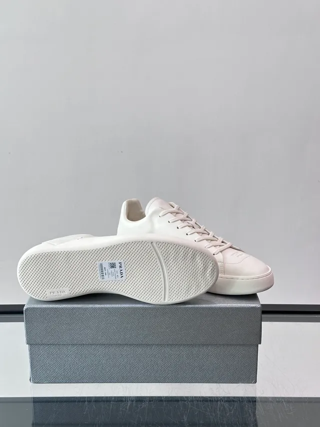 Monochrome Minimalist Leather-Like Low-Top Lifestyle Sneakers 2