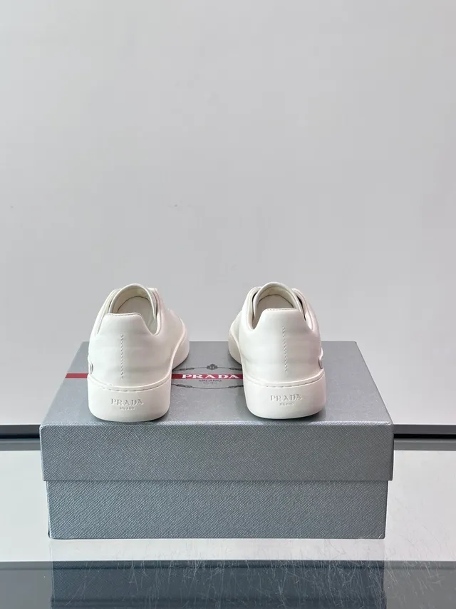 Monochrome Minimalist Leather-Like Low-Top Lifestyle Sneakers 3