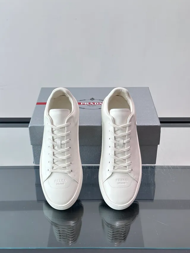 Monochrome Minimalist Leather-Like Low-Top Lifestyle Sneakers 4
